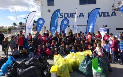 Gran éxito de la jornada de limpieza de la costa organizada por el Club Náutico, la Fundación Oceanogràfic y Fundación Ecomar