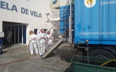 El personal del Club Náutico recibe un curso de formación antiincendios