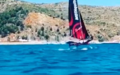 Vídeo: El Mothquito vuela en la bahía de Xàbia