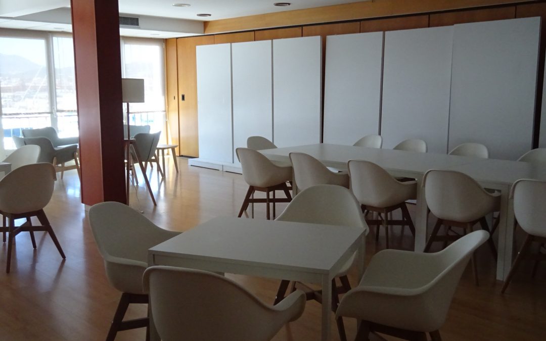 El salón social del Club Náutico Jávea  incorpora un espacio de coworking
