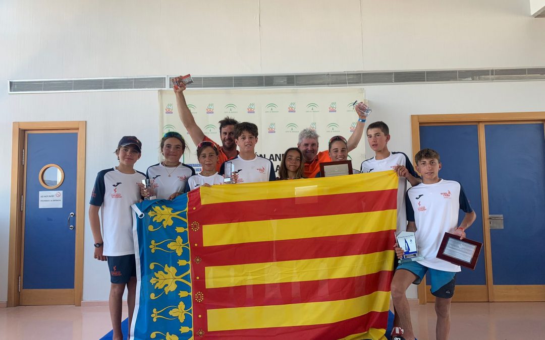 La regatista del Club Náutico Jávea Elena Pérez Manglano logra el Campeonato de España por equipos