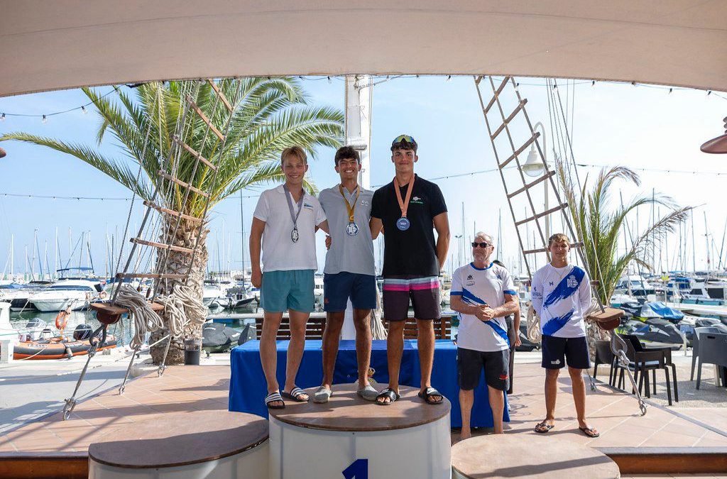 Jorge y Pablo Momparler despuntan en la Copa Autonómica Windsurf