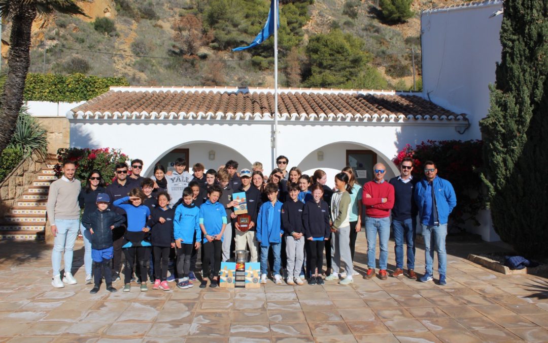 Homenaje a Mateo Carbonell tras convertirse en el regatista español de optimist más laureado en la historia de un mundial