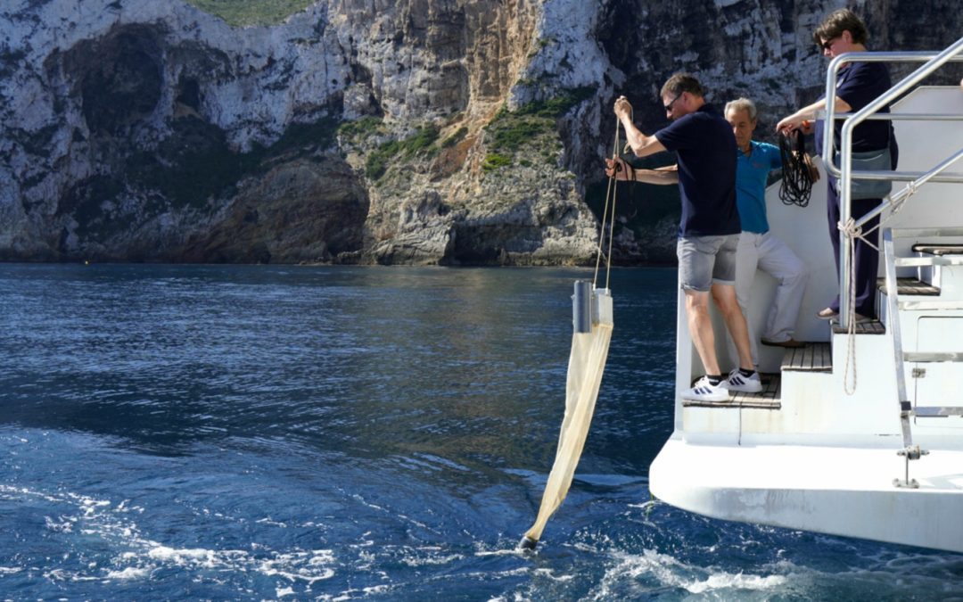 El Club Náutico de Jávea acoge una jornada de sostenibilidad marina para el monitoreo de microplásticos
