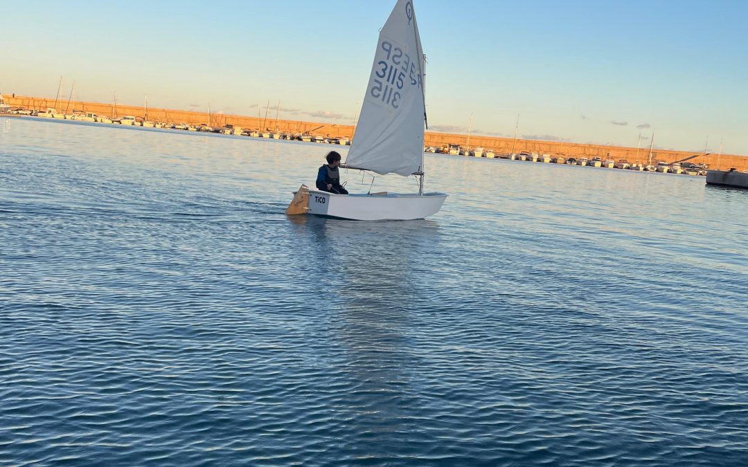 El alumnado del Xabia International College ya está navegando en Optimist en nuestro Club