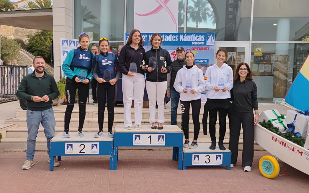 Mateo Carbonell y Carlota Gómez se cuelgan el oro en las Navidades Náuticas del CN Benidorm