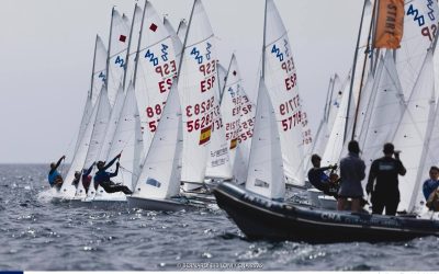 Mateo Carbonell y Carlota Gómez compiten en la Copa de España de 420