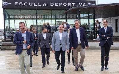 El CN Jávea recibe la visita del president de la Generalitat con motivo de las obras que afectan a los amarres, muelles y al nuevo aparcamiento
